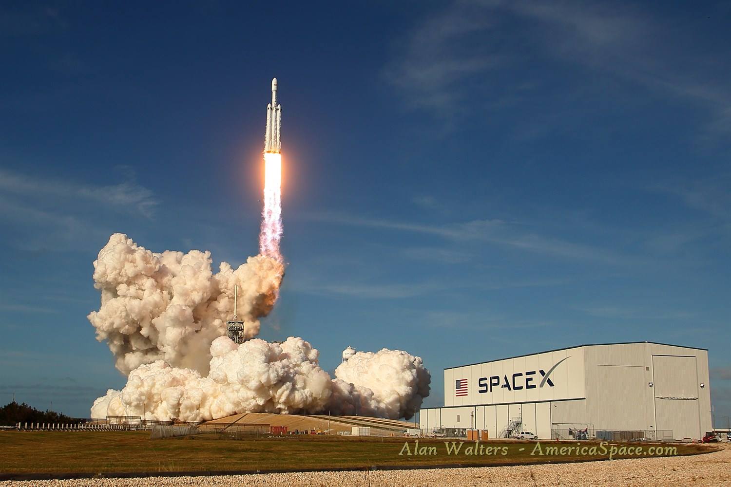 Long-Awaited Maiden Voyage of Falcon Heavy Brings Deep-Space Exploration Closer ...