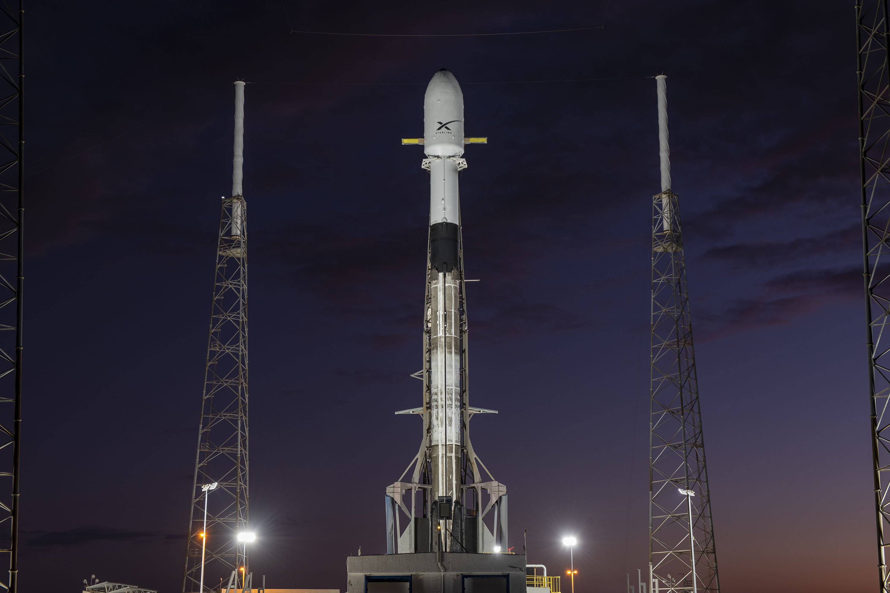 SpaceX Ready to Launch 60 More Starlink Satellites Monday Morning « AmericaSpace3000 x 2000